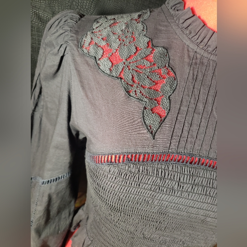 FARM Rio Black Lace Smocked Blouse - Picture 2 of 5